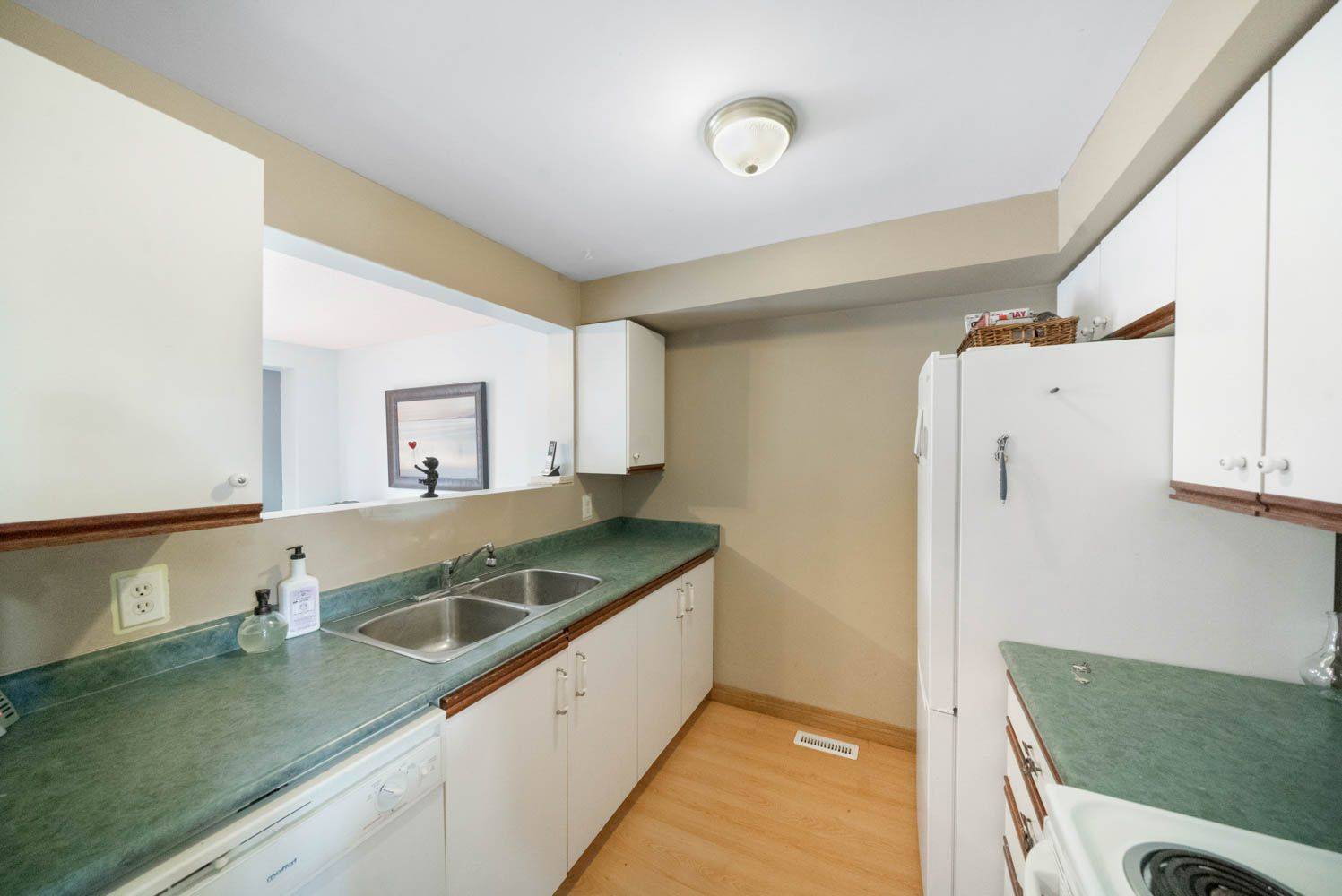 Barrie, ON L4N 9Z1,96 Lee CRES