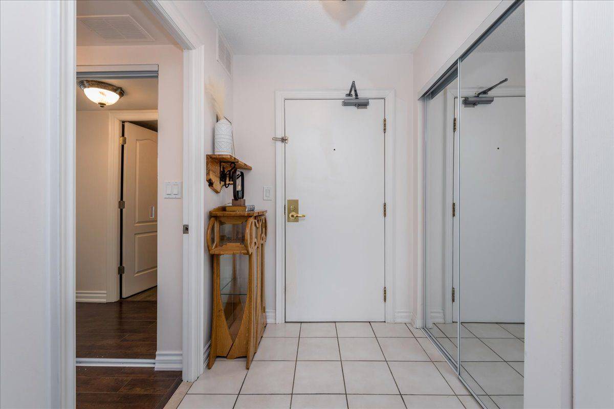Barrie, ON L4M 6H9,140 Dunlop ST E #1202