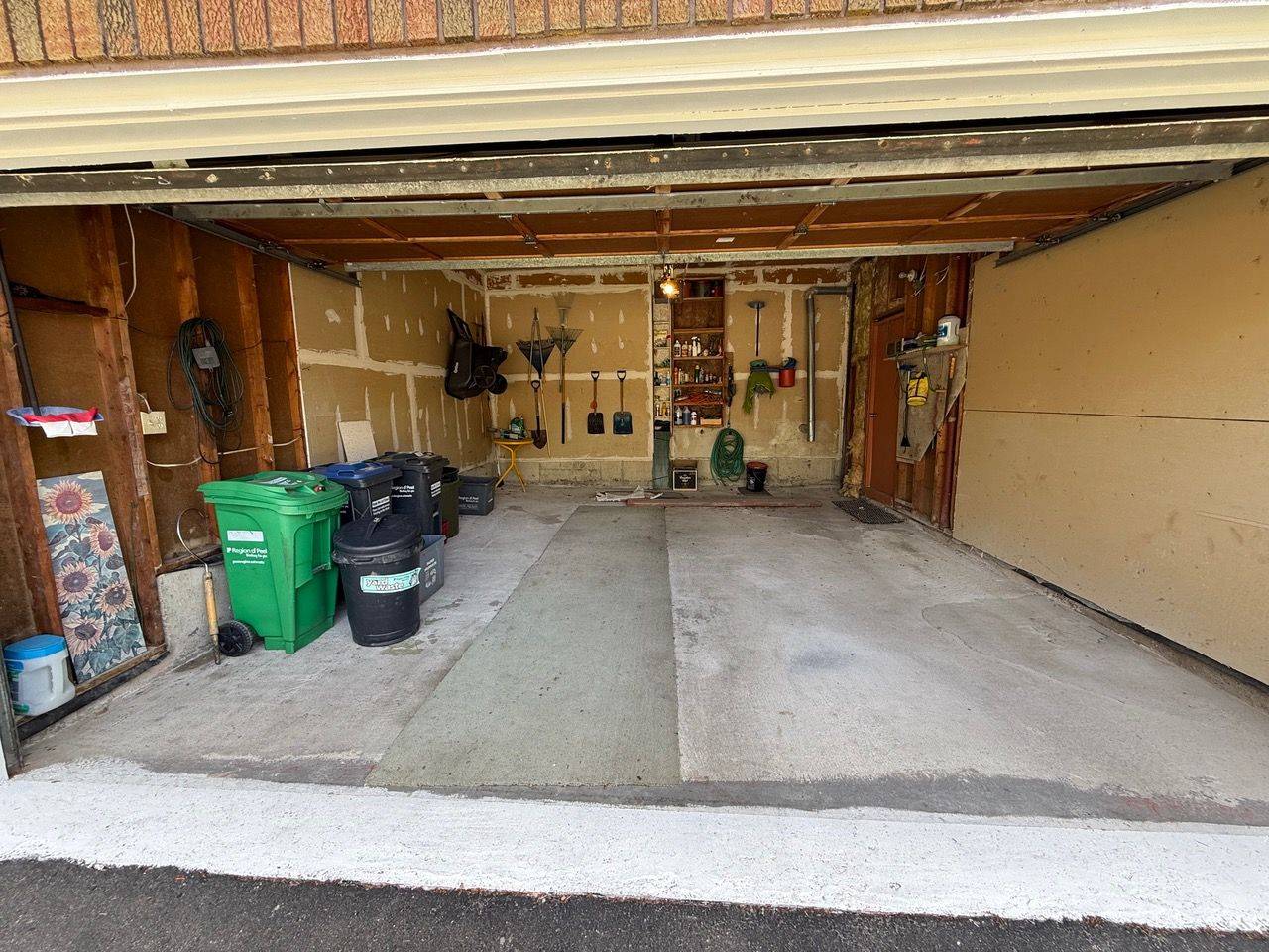 Mississauga, ON L5G 4P6,379 The Thicket CT