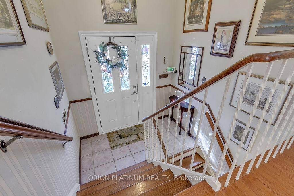 Mississauga, ON L5C 1G6,885 Forestwood DR