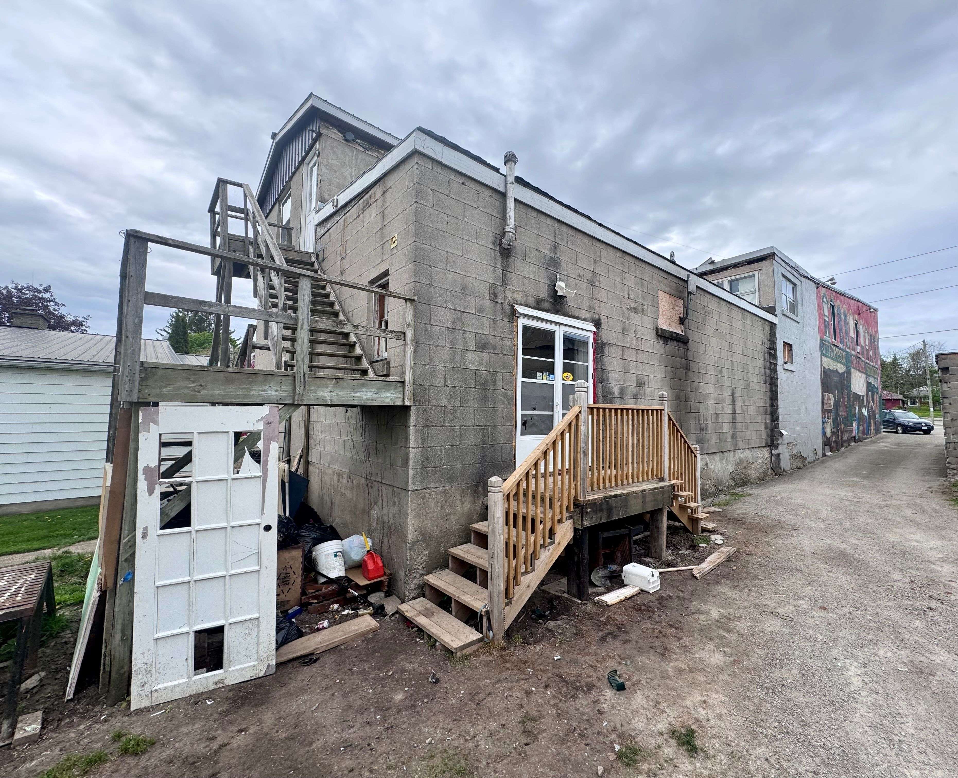 Athens, ON K0E 1B0,9 MAIN ST E