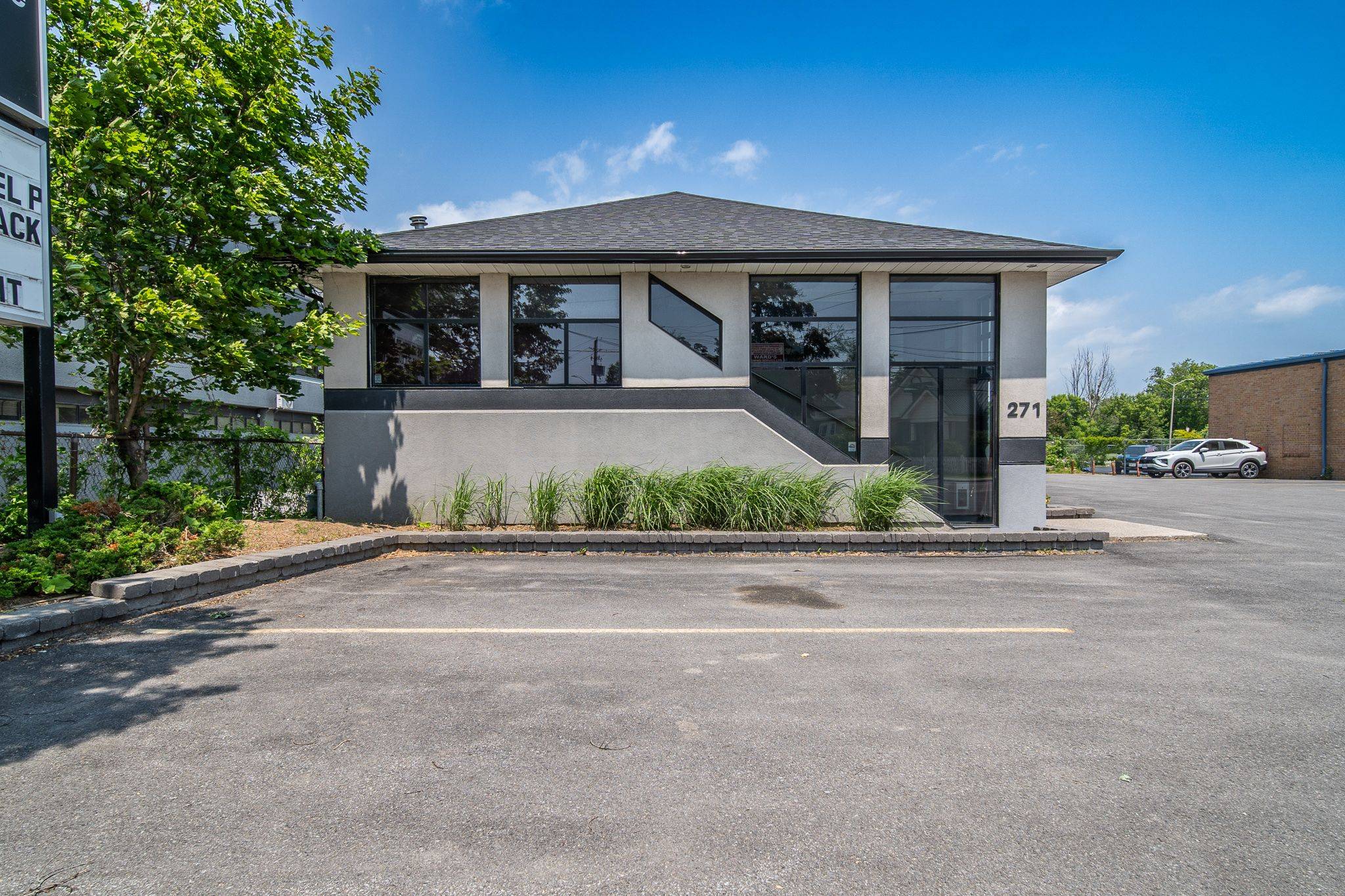 Kingston, ON K7K 2B7,271 Concession ST