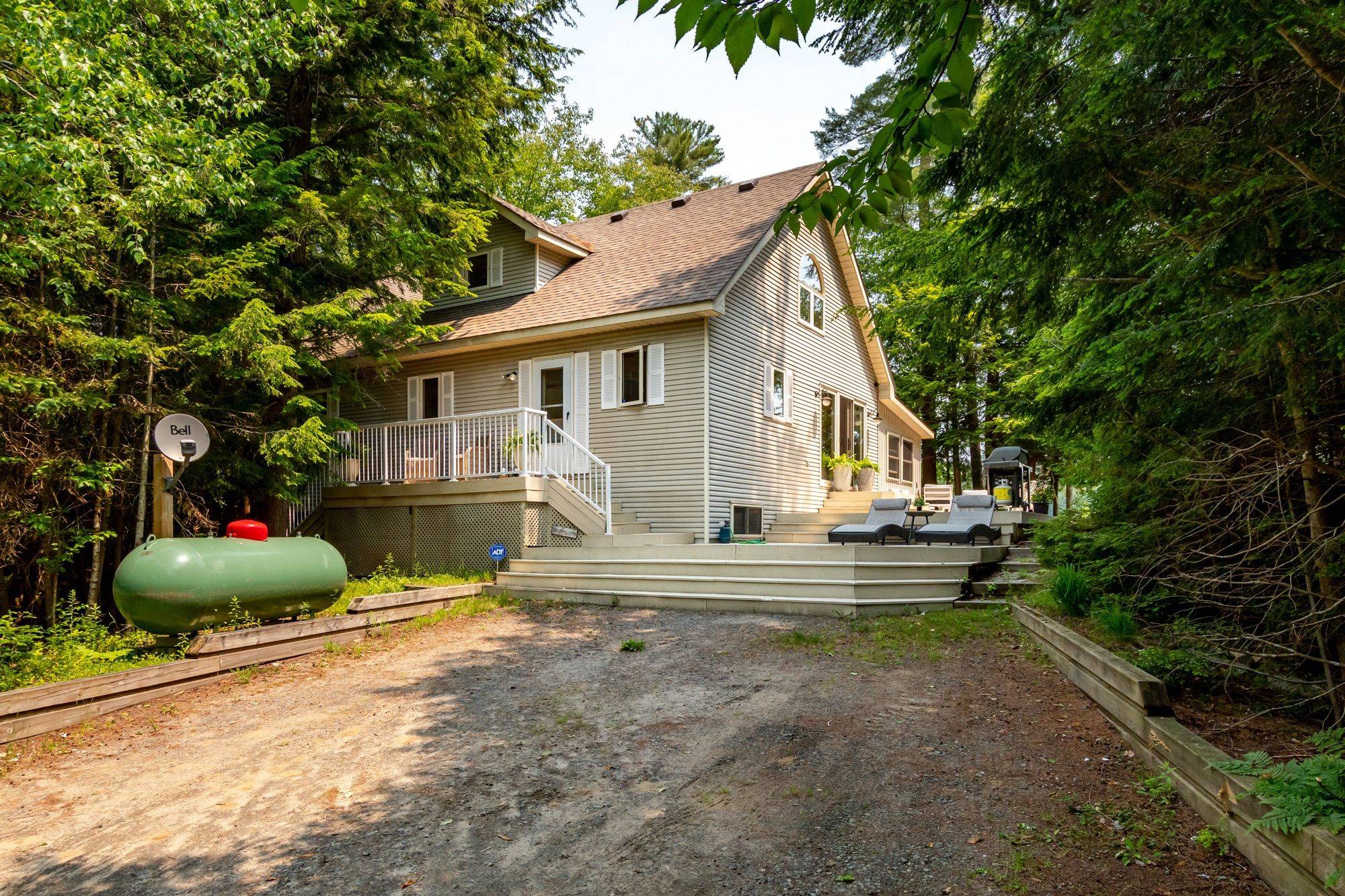 Huntsville, ON P1H 2J4,115 COTTAGE LN