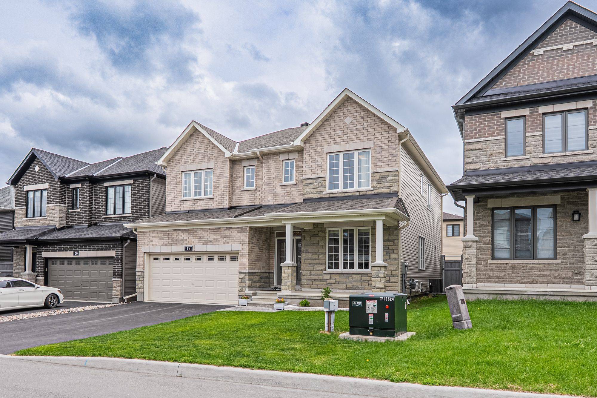 Barrhaven, ON K2J 6W4,18 Fossa TER
