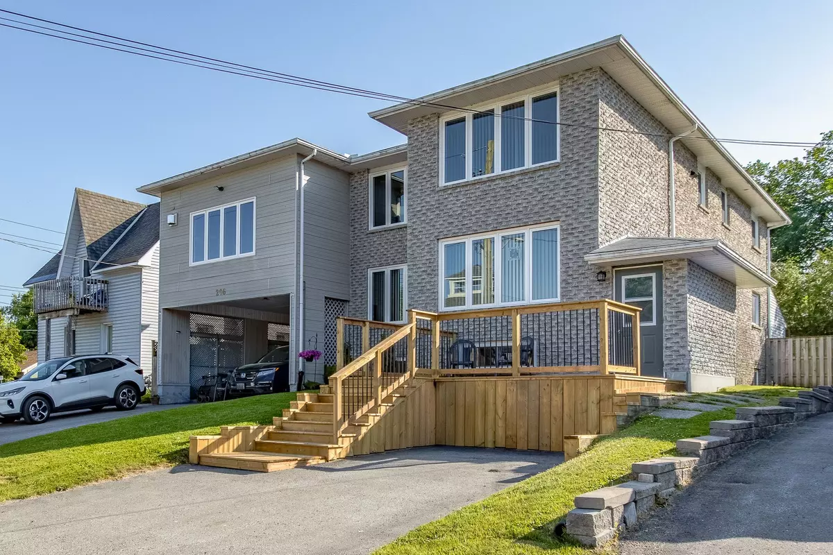 Midland, ON L4R 2T9,206 Lindsay ST
