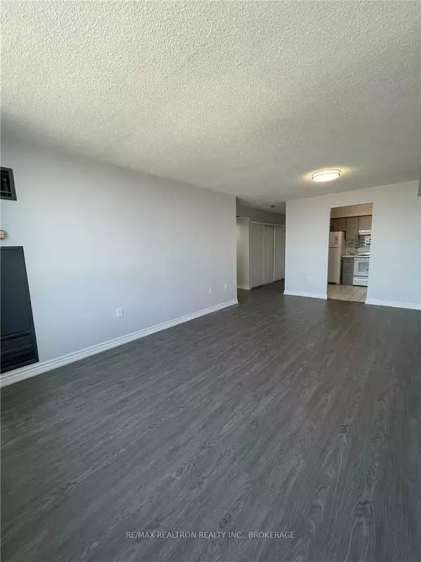 Toronto C11, ON M4H 1P2,21 Overlea BLVD #1707