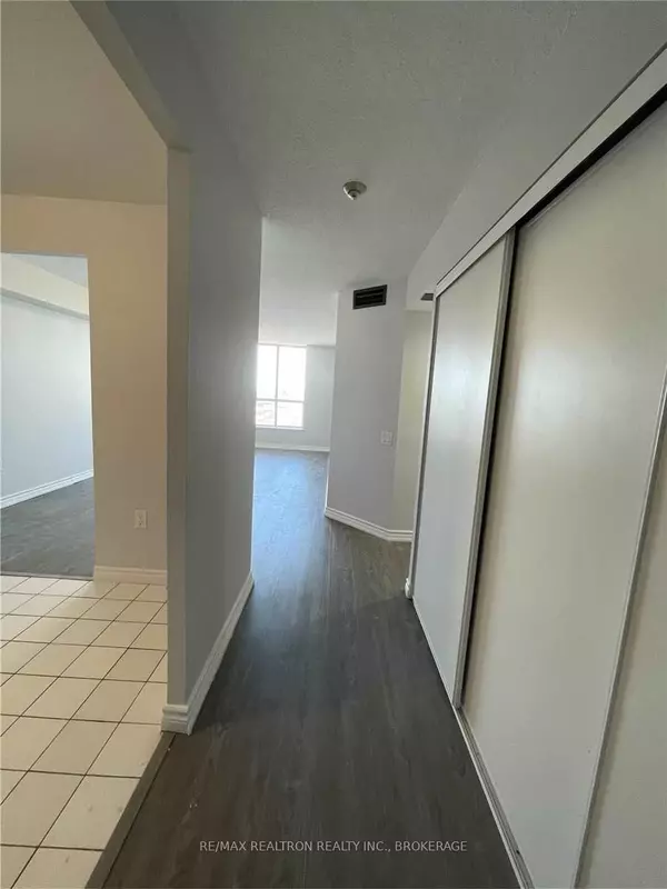 Toronto C11, ON M4H 1P2,21 Overlea BLVD #1707