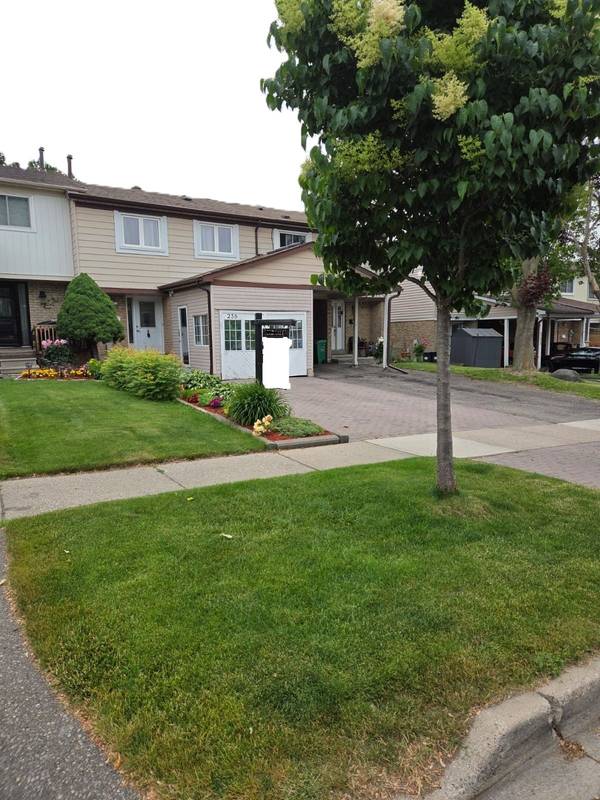 238 Royal Salisbury WAY, Brampton, ON L6V 3H4