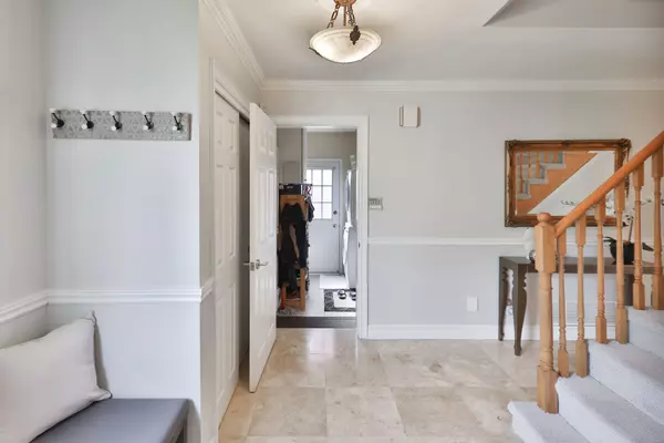 Mississauga, ON L5N 6B2,3316 Flower Patch CT