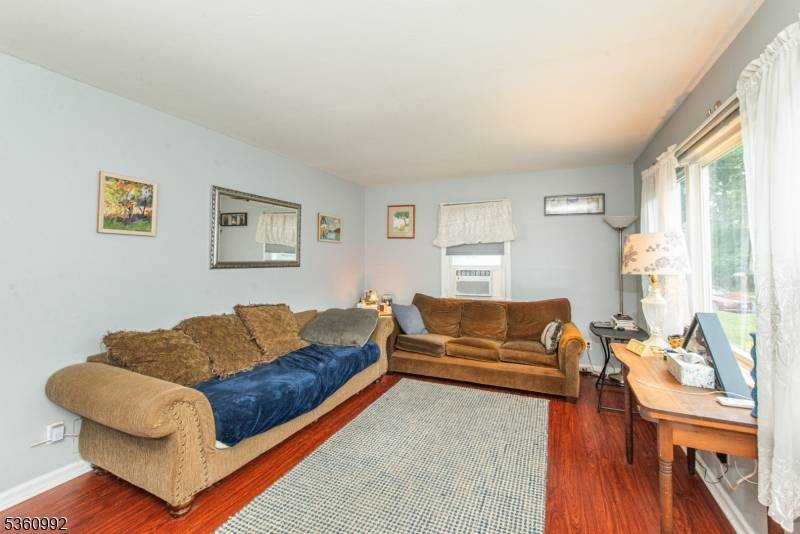 Bloomingdale Boro, NJ 07403,24 Sally St