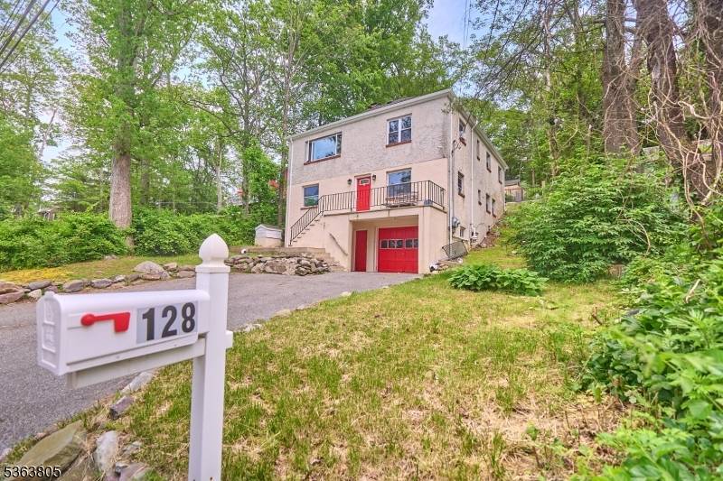 128 Lake Shore Dr, West Milford Twp., NJ 07421