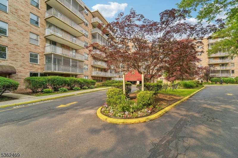 530 Valley Road #2D, Montclair Twp., NJ 07043