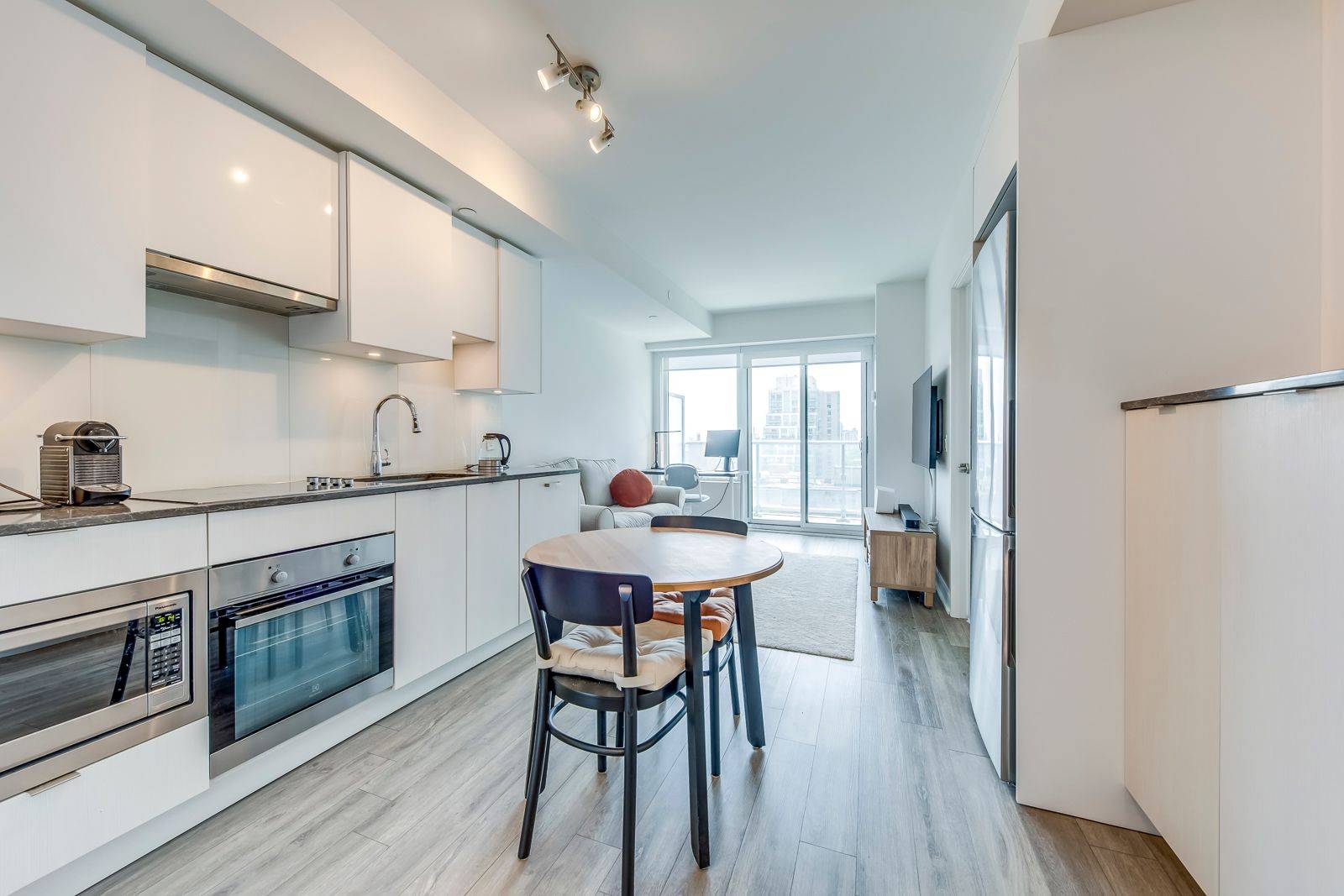 Toronto C10, ON L4P 0E4,195 Redpath AVE #1505