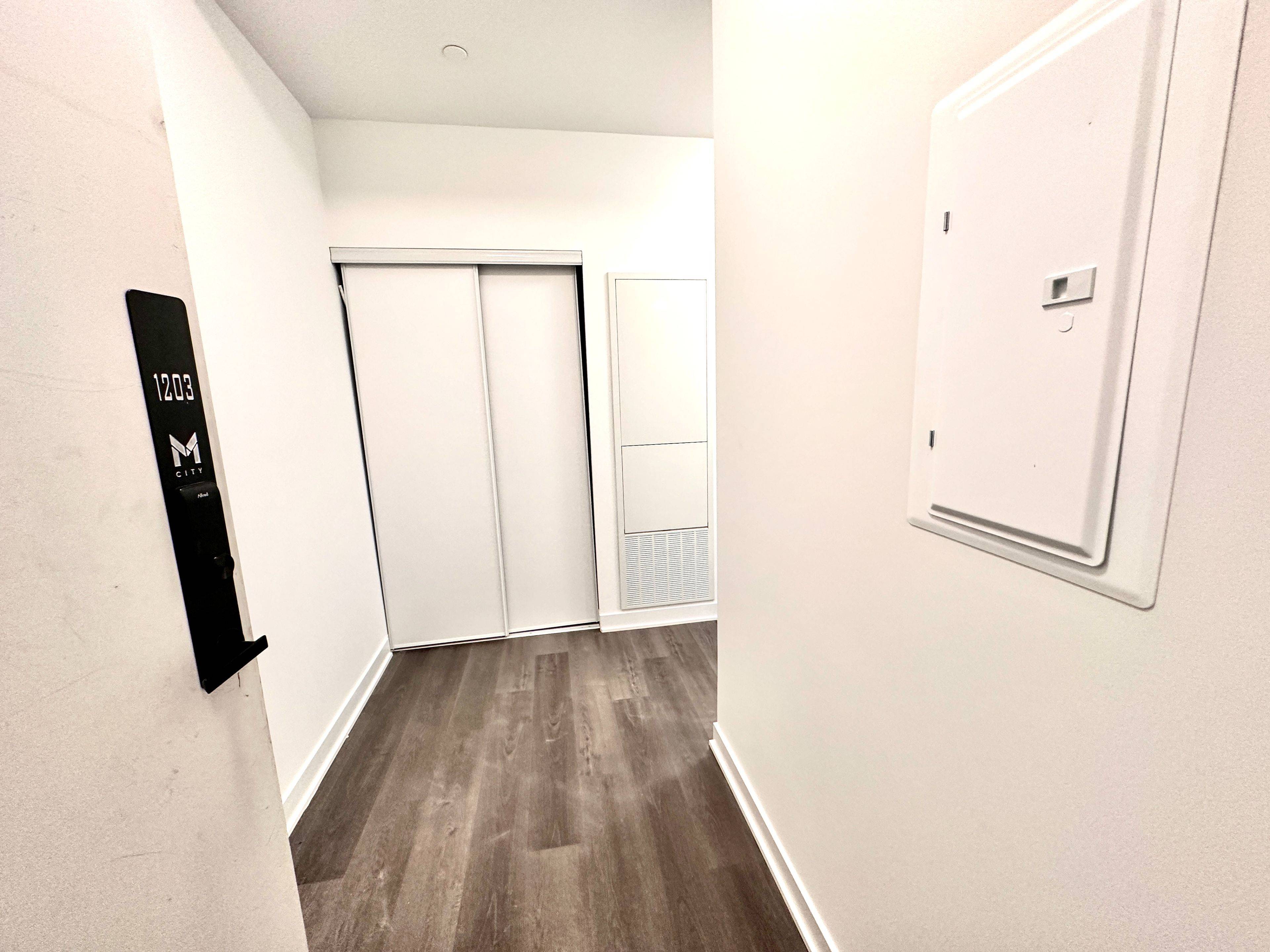 Mississauga, ON L5B 0M3,3900 Confederation Pkwy E #1203