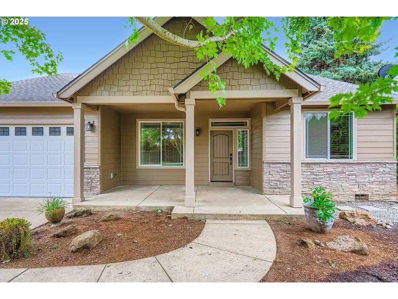 1080 SAGE ST, Silverton, OR 97381