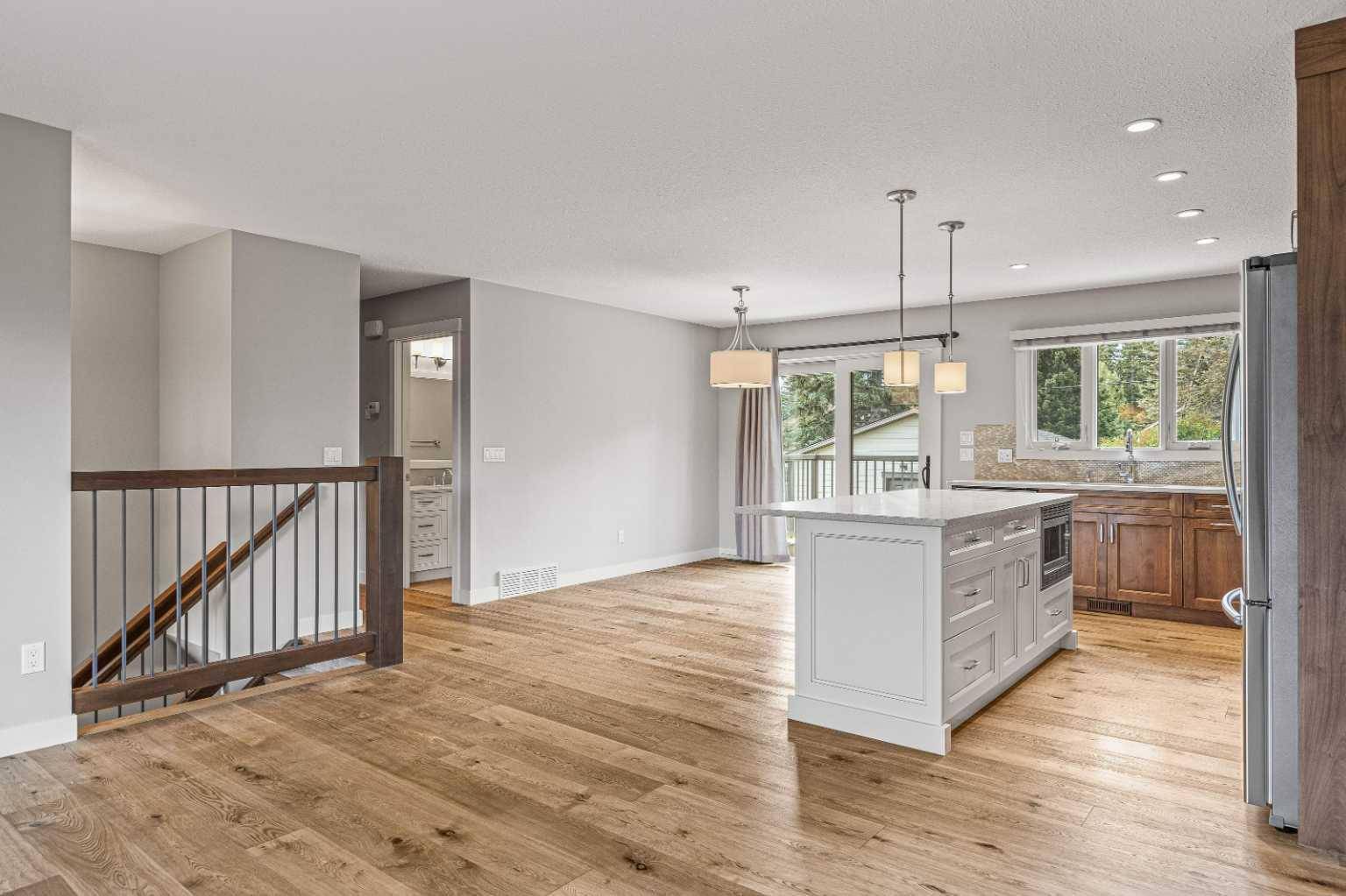 Canmore, AB T1W1W4,949 13th ST