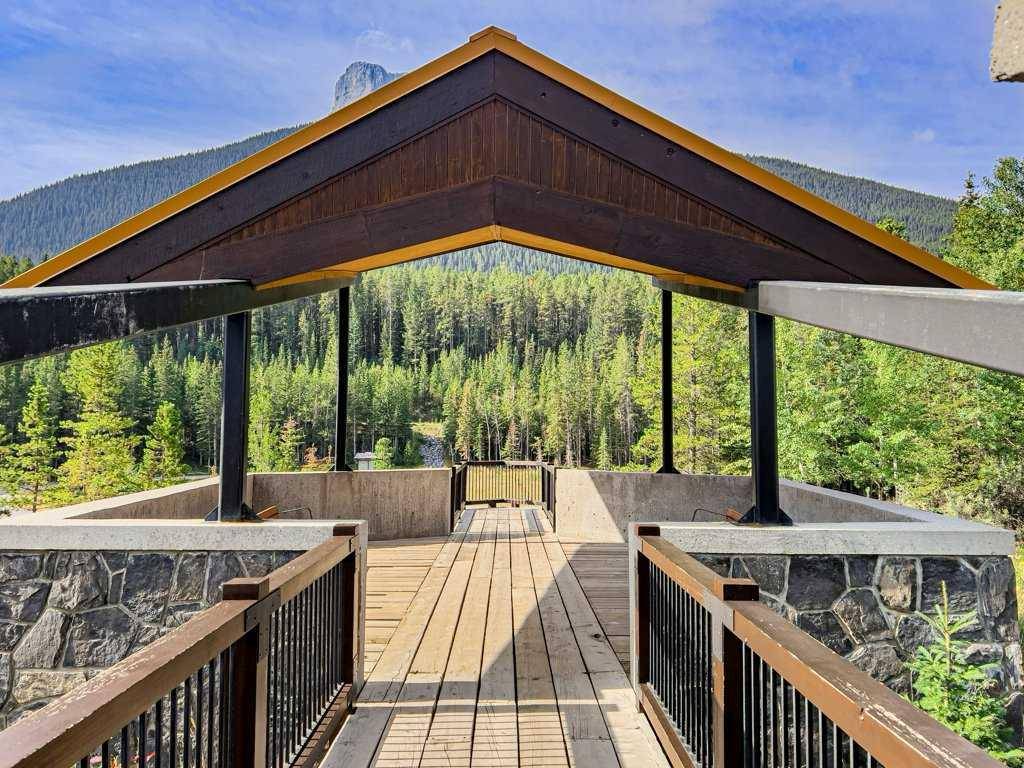 Canmore, AB T1W0G6,106 Stewart Creek LNDG #205