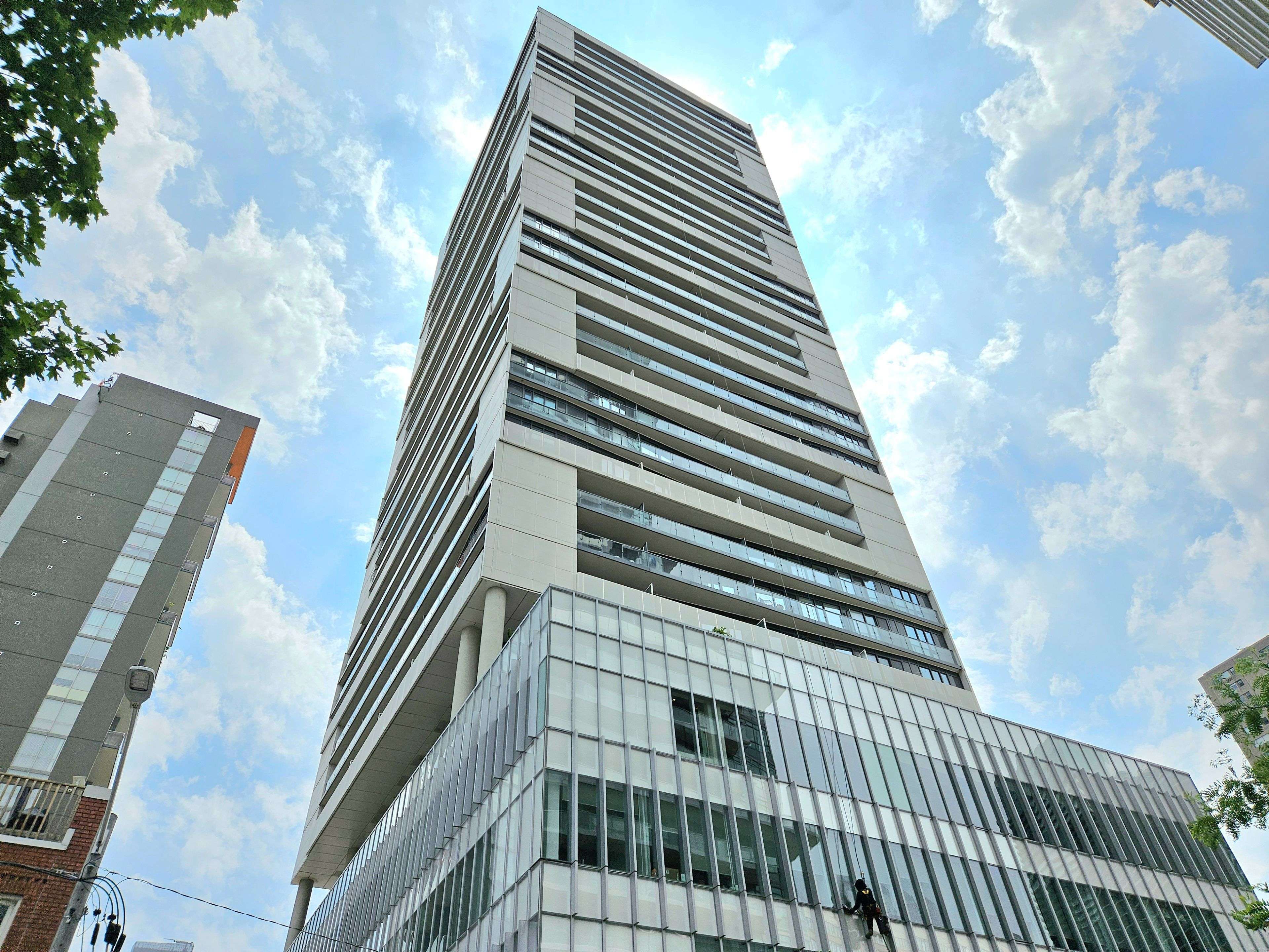 89 McGill ST #704, Toronto C08, ON M5B 0B1