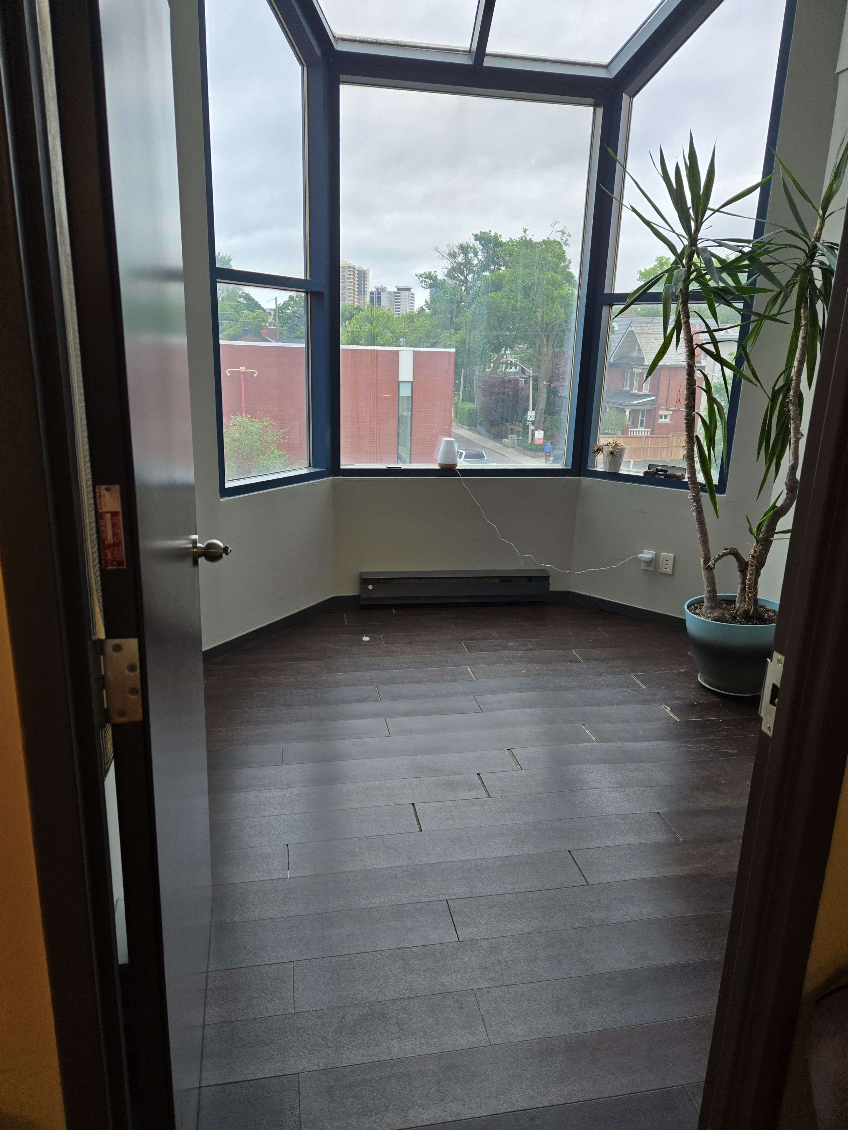 Toronto E01, ON M4K 1N2,177 Danforth AVE #303