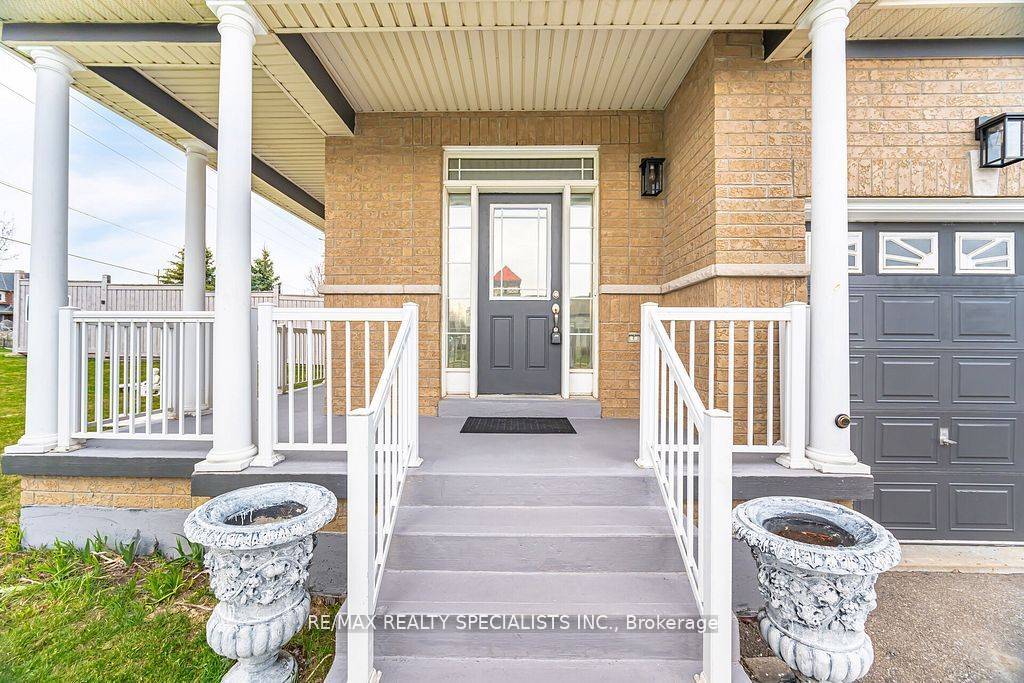 Brampton, ON L7A 3T1,383 Queen Mary DR