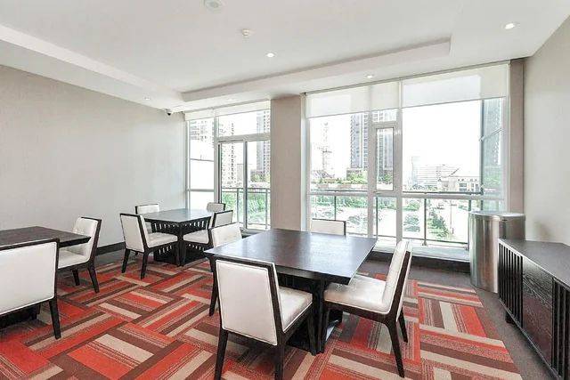 Mississauga, ON L5B 0G2,4099 Brickstone Mews #606