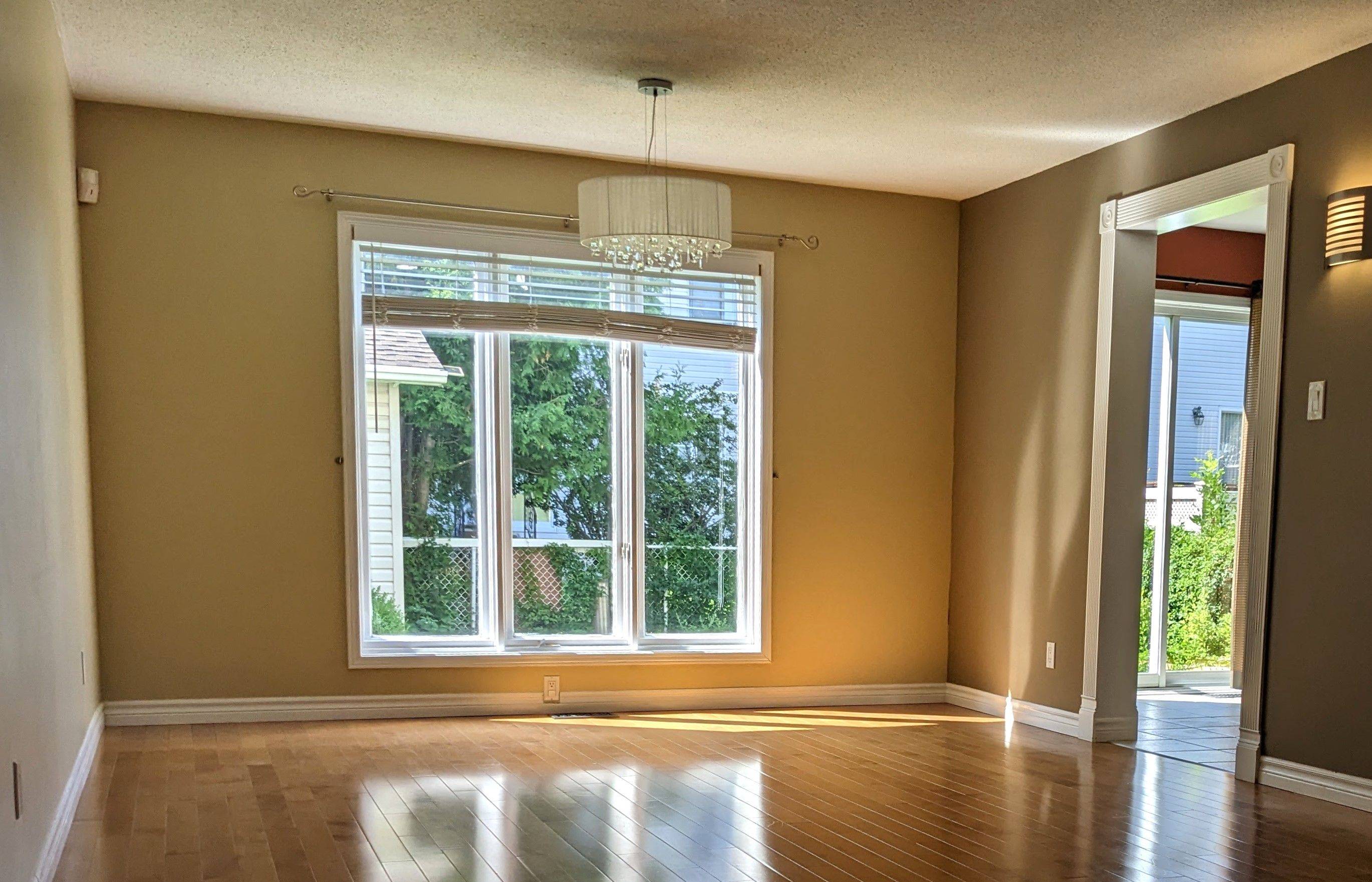 Barrhaven, ON K2J 3G1,12 PICKWICK DR