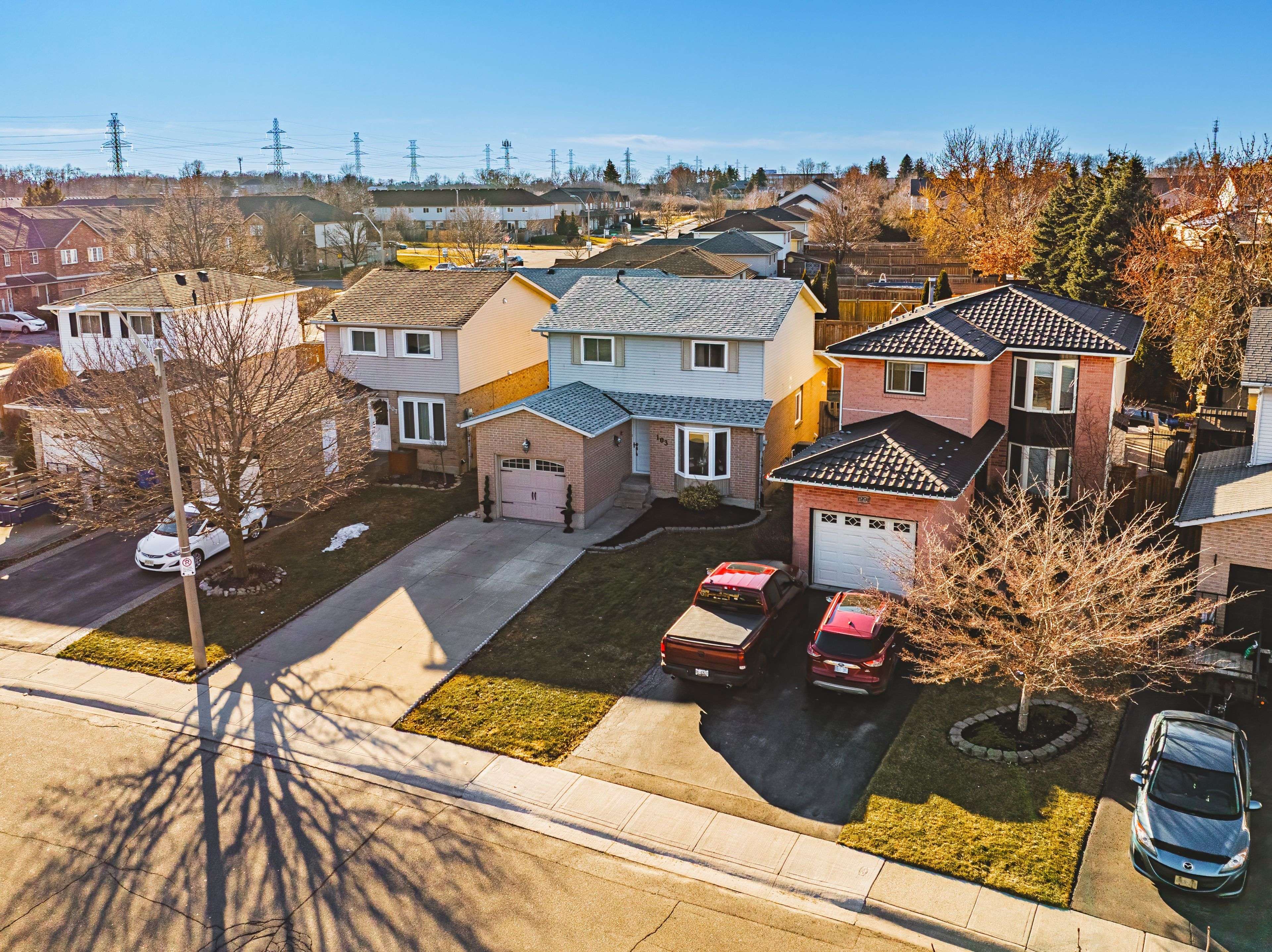 Hamilton, ON L8W 3S7,103 Broughton AVE