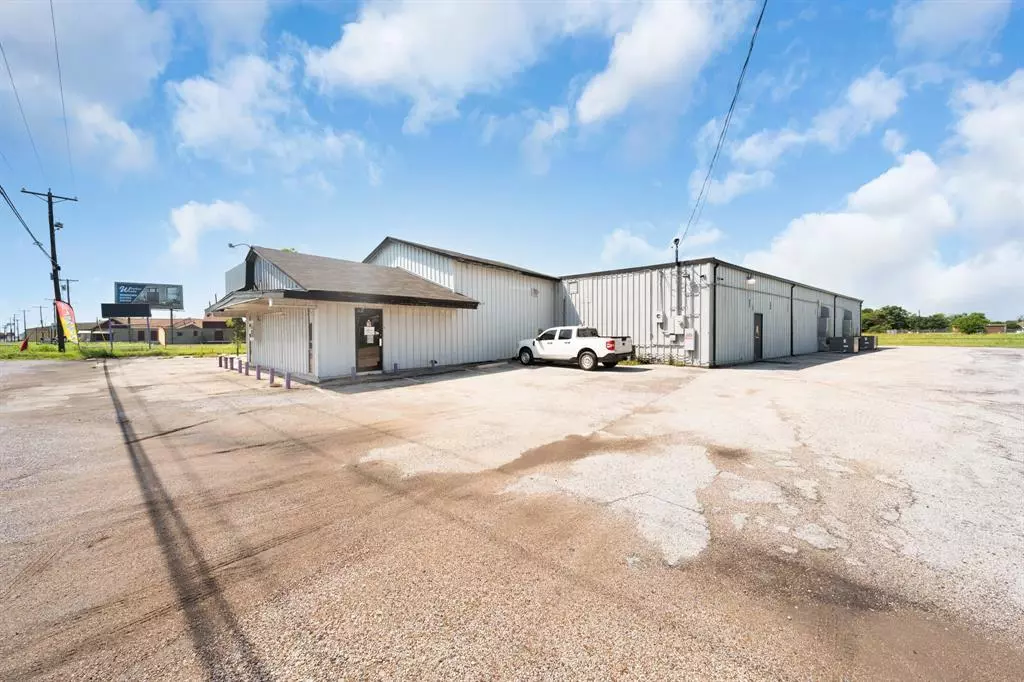Ennis, TX 75119,1301 S Kaufman Street
