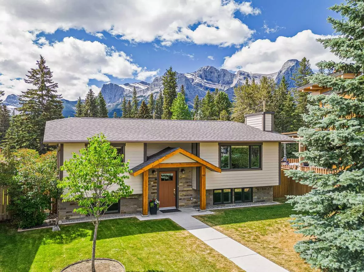 Canmore, AB T1W1W4,949 13th ST