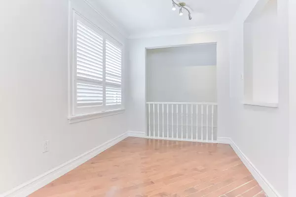 Brampton, ON L6W 2T4,3 Erlesmere AVE