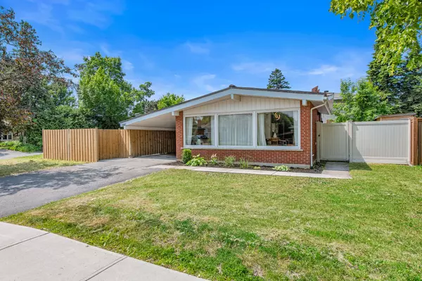 2061 Featherston DR, Alta Vista And Area, ON K1H 6R1