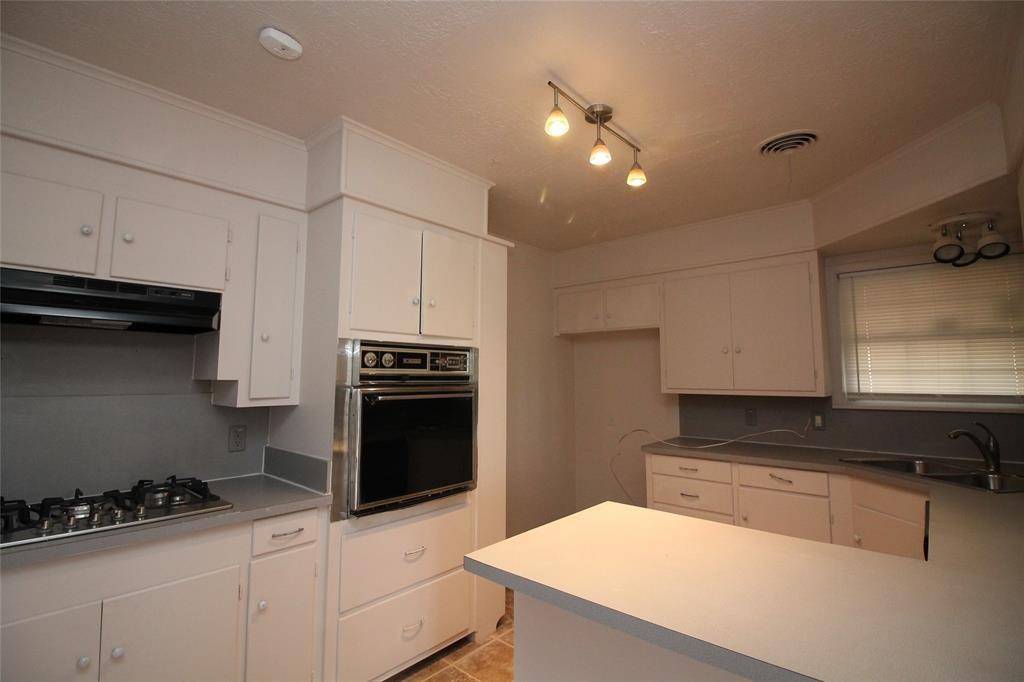 Fort Worth, TX 76107,5828 Locke Avenue