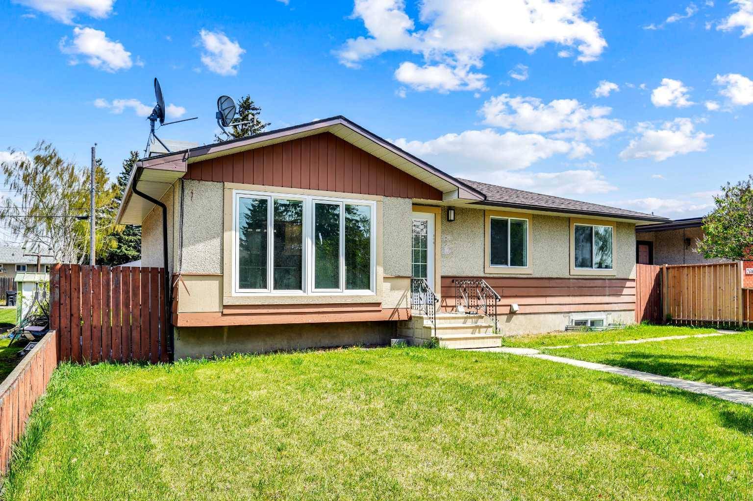 Calgary, AB T2B 1G7,2608 42 ST SE