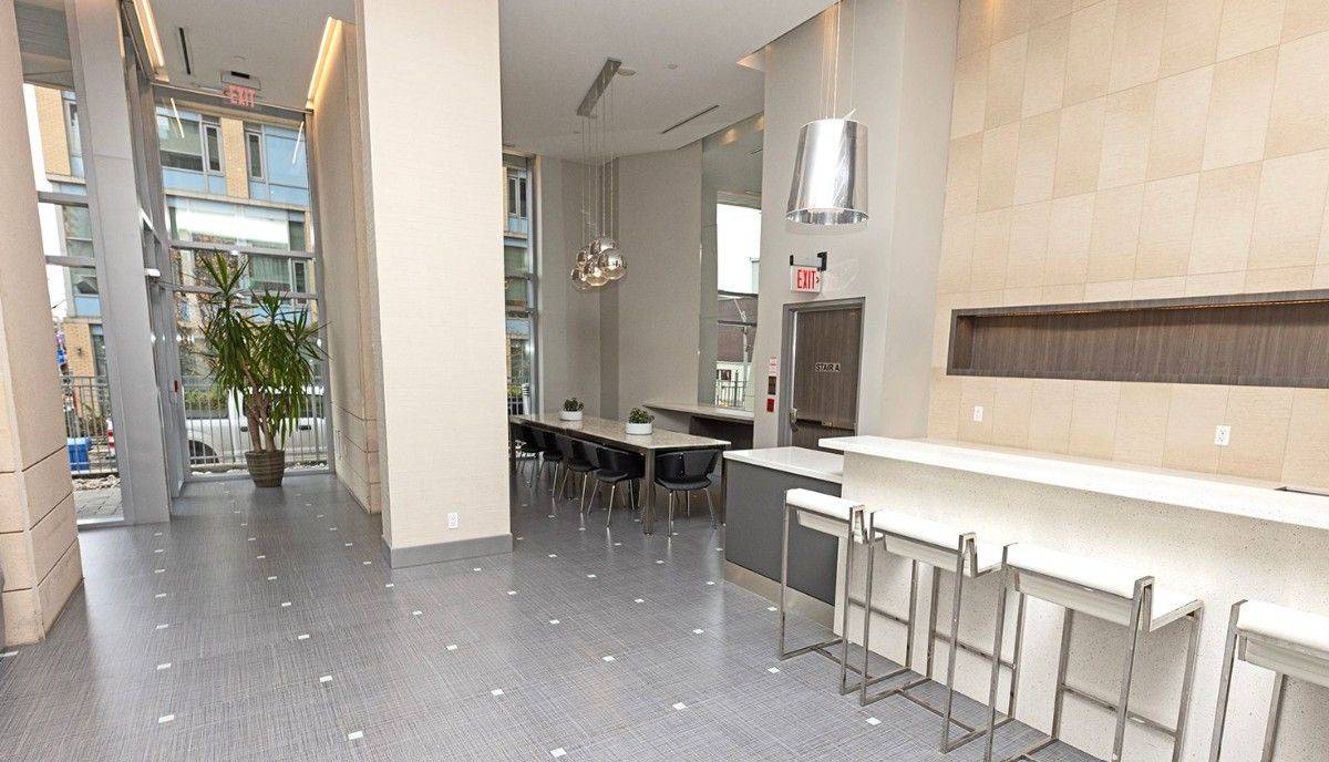 Toronto C08, ON M4X 1L1,500 Sherbourne ST #701