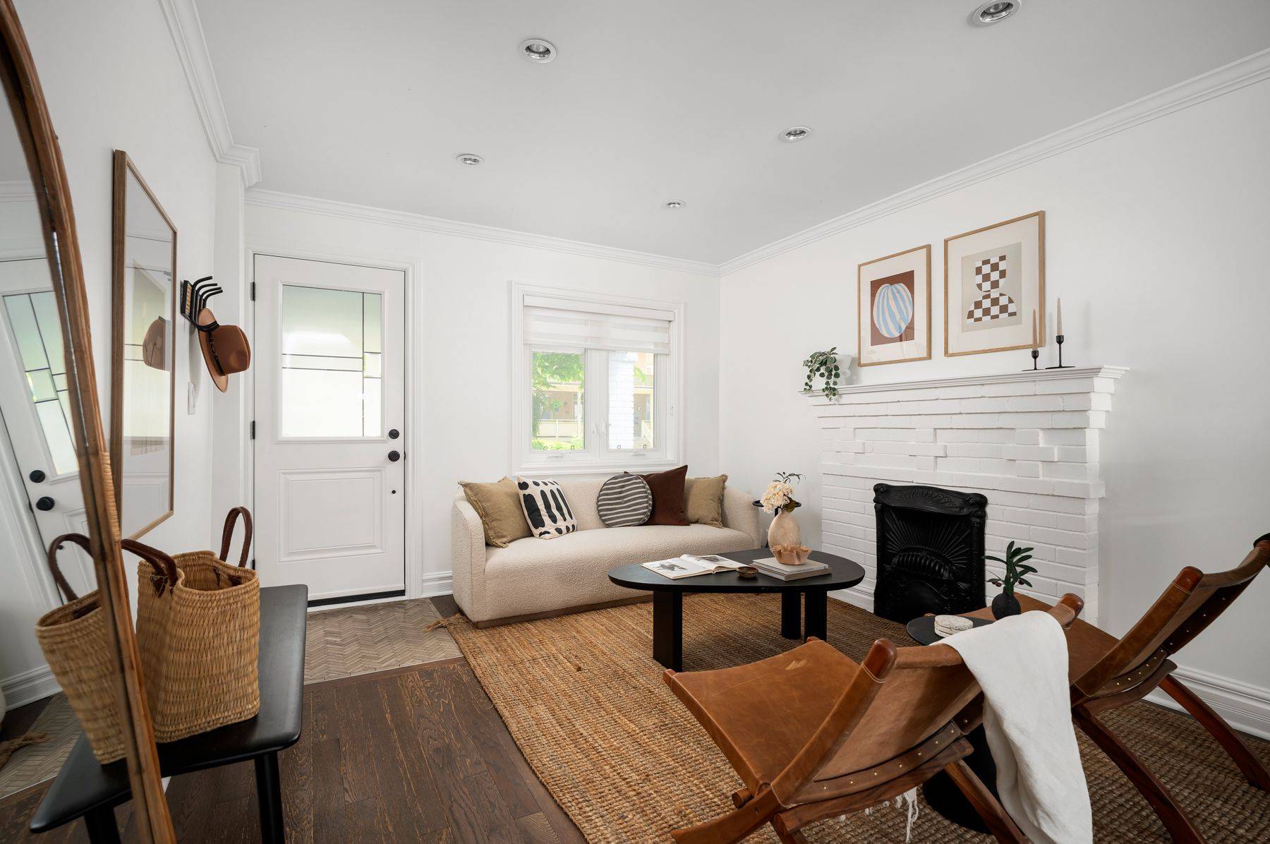 Toronto E01, ON M4L 2Y6,33 Ashdale AVE