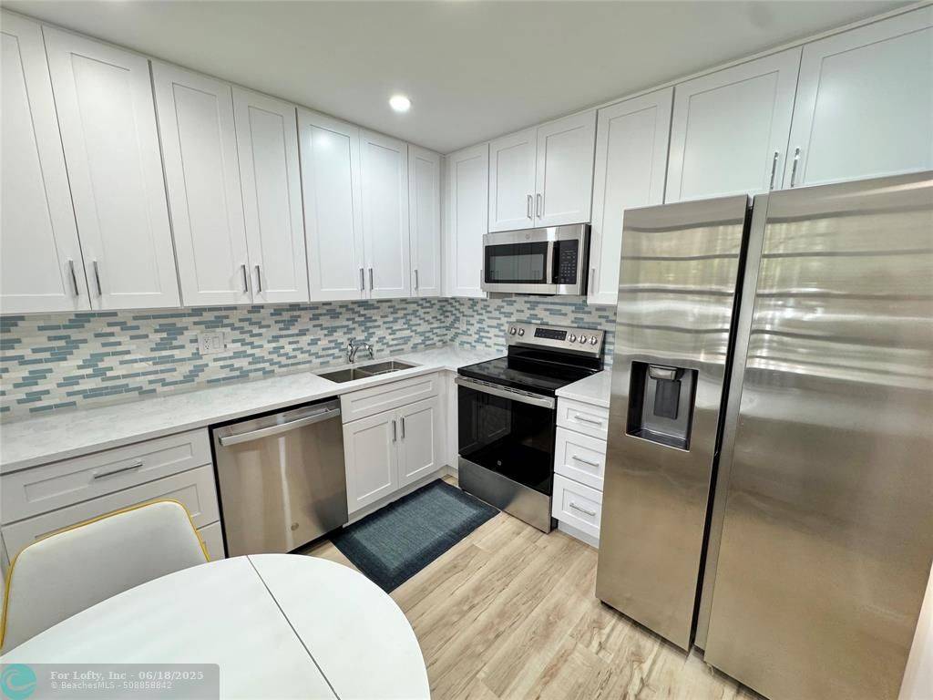 Pompano Beach, FL 33060,138 S Cypress Rd #215