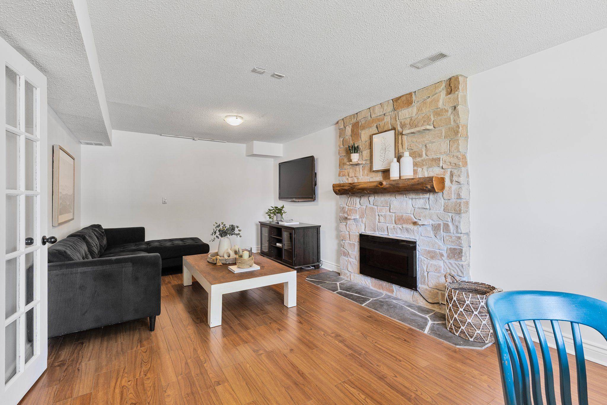 Newmarket, ON L3Y 5T8,924 Wayne DR