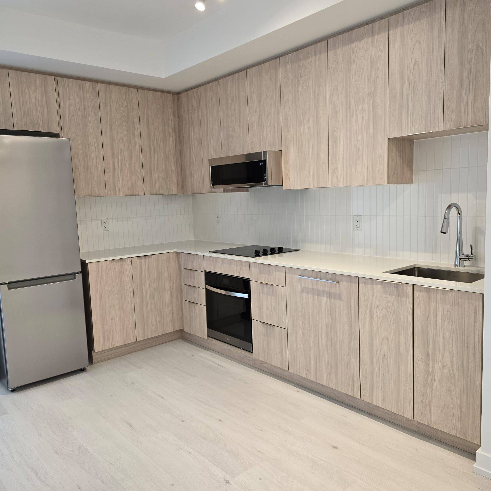 Oakville, ON L6M 5N2,2501 Saw Whet BLVD #509