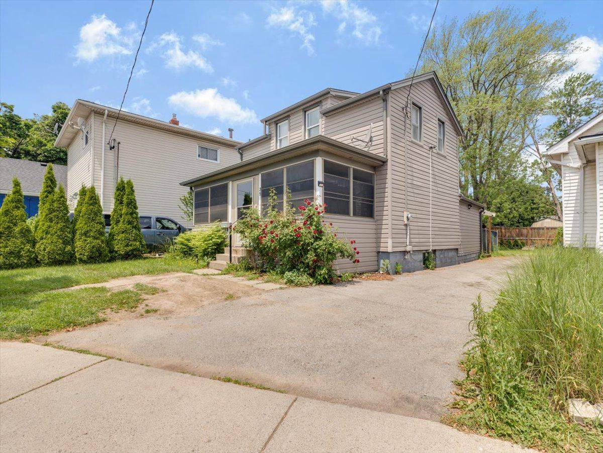 39 Carlton ST, St. Catharines, ON L2R 1P7