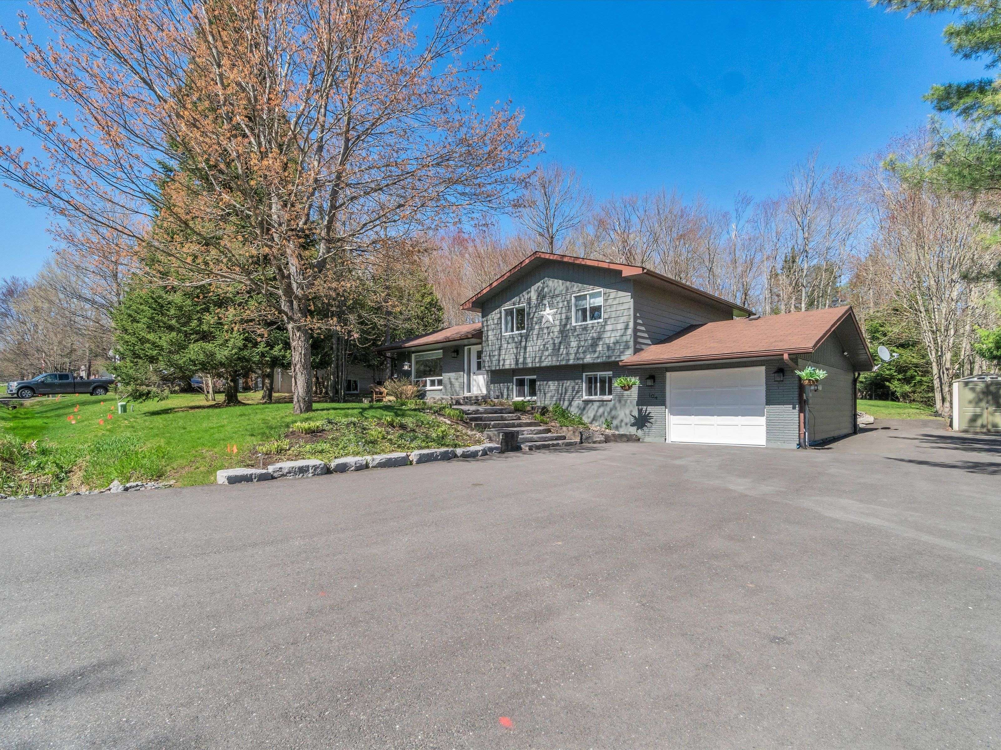104 Meadow Heights DR, Bracebridge, ON P1L 1A4