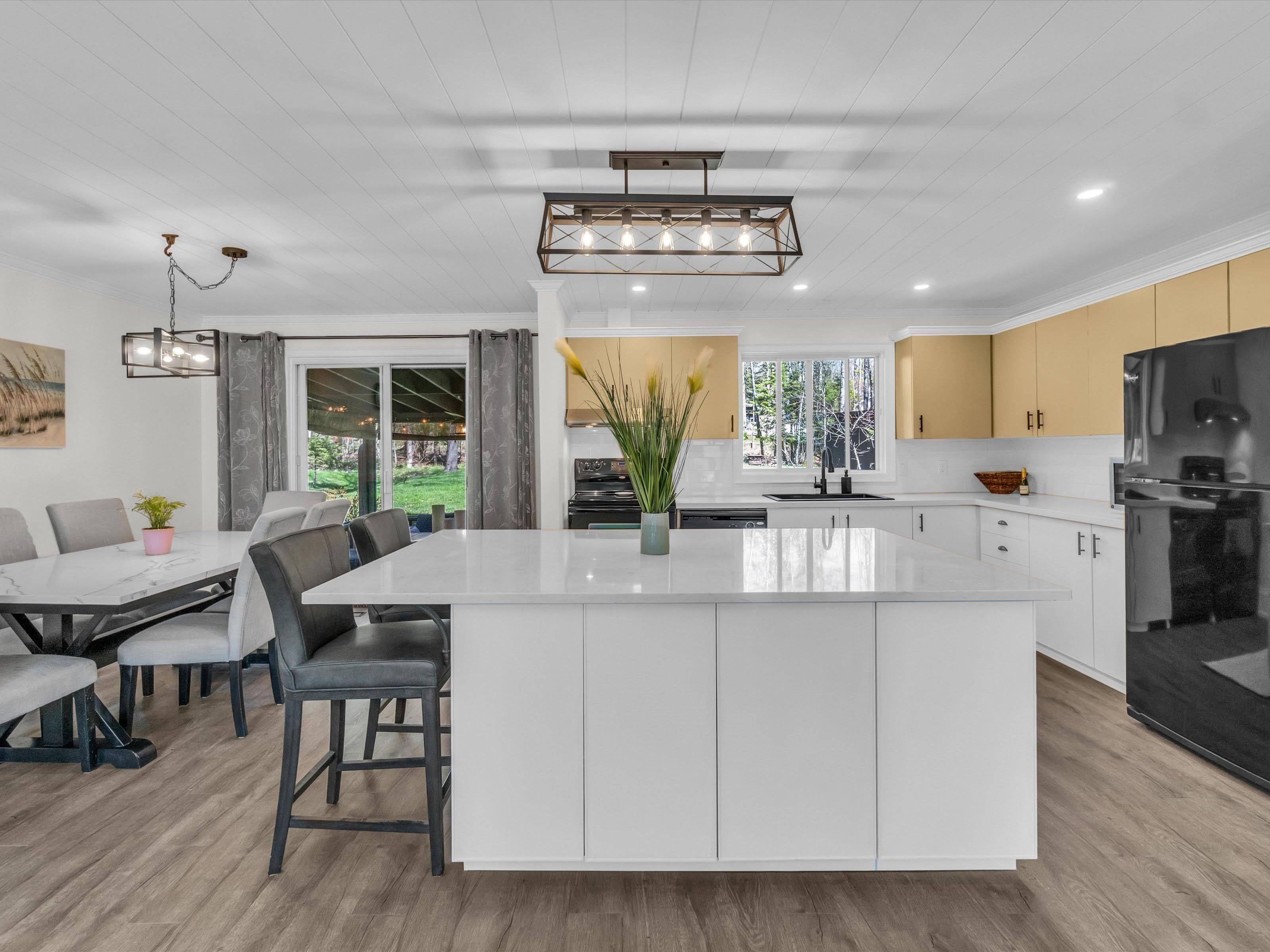 Bracebridge, ON P1L 1A4,104 Meadow Heights DR