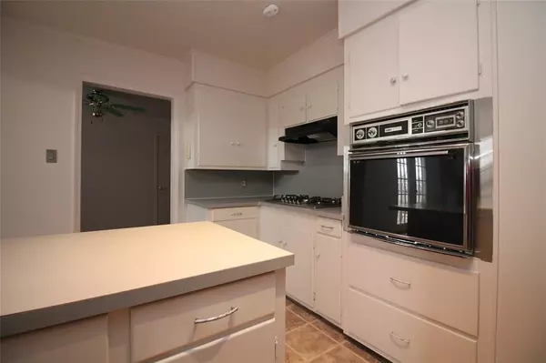 Fort Worth, TX 76107,5828 Locke Avenue