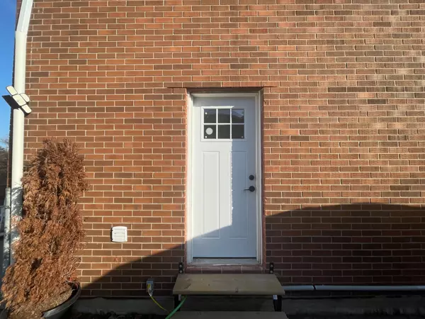 Hamilton, ON L8V 2G9,17 Seeley AVE #Lower Level