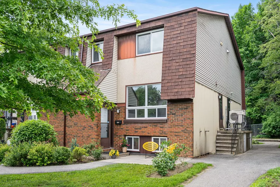 113 Renova Private, Alta Vista And Area, ON K1G 4C7