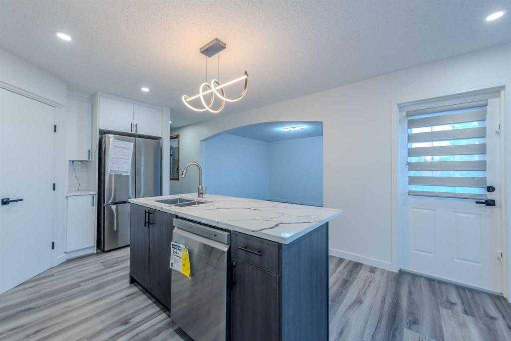 Calgary, AB T3K5B2,12739 Coventry Hills WAY Northeast