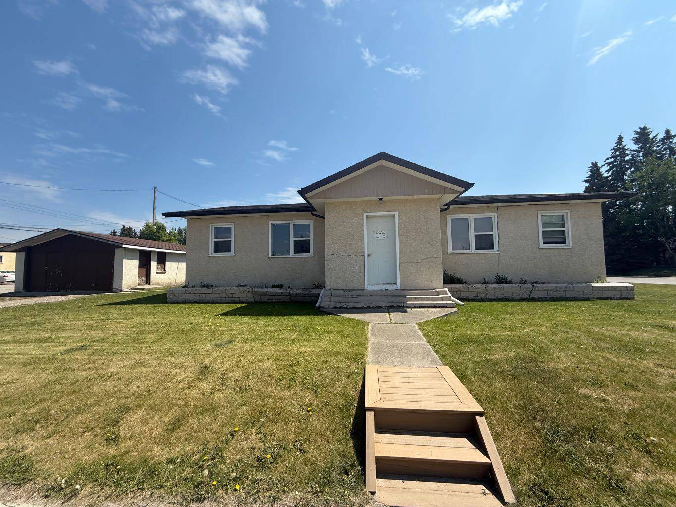 215-217 MACLEOD AVE, Hinton, AB T7V1P6