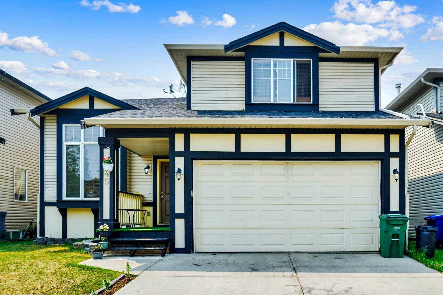 845 Luxstone SQ SW, Airdrie, AB T4B 3L4