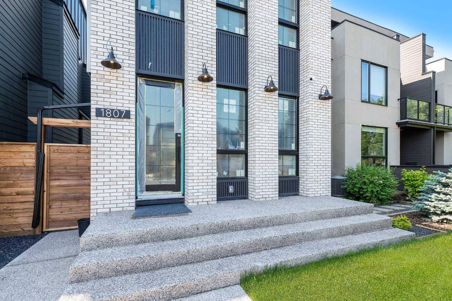 Calgary, AB T2N 3H6,1807 Broadview RD Northwest