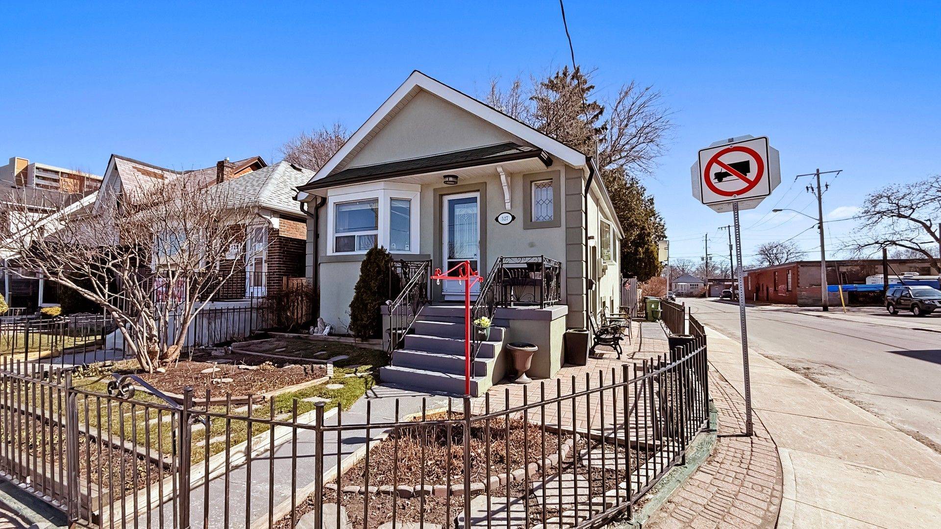 527 Victoria Park AVE, Toronto E06, ON M4C 5H2