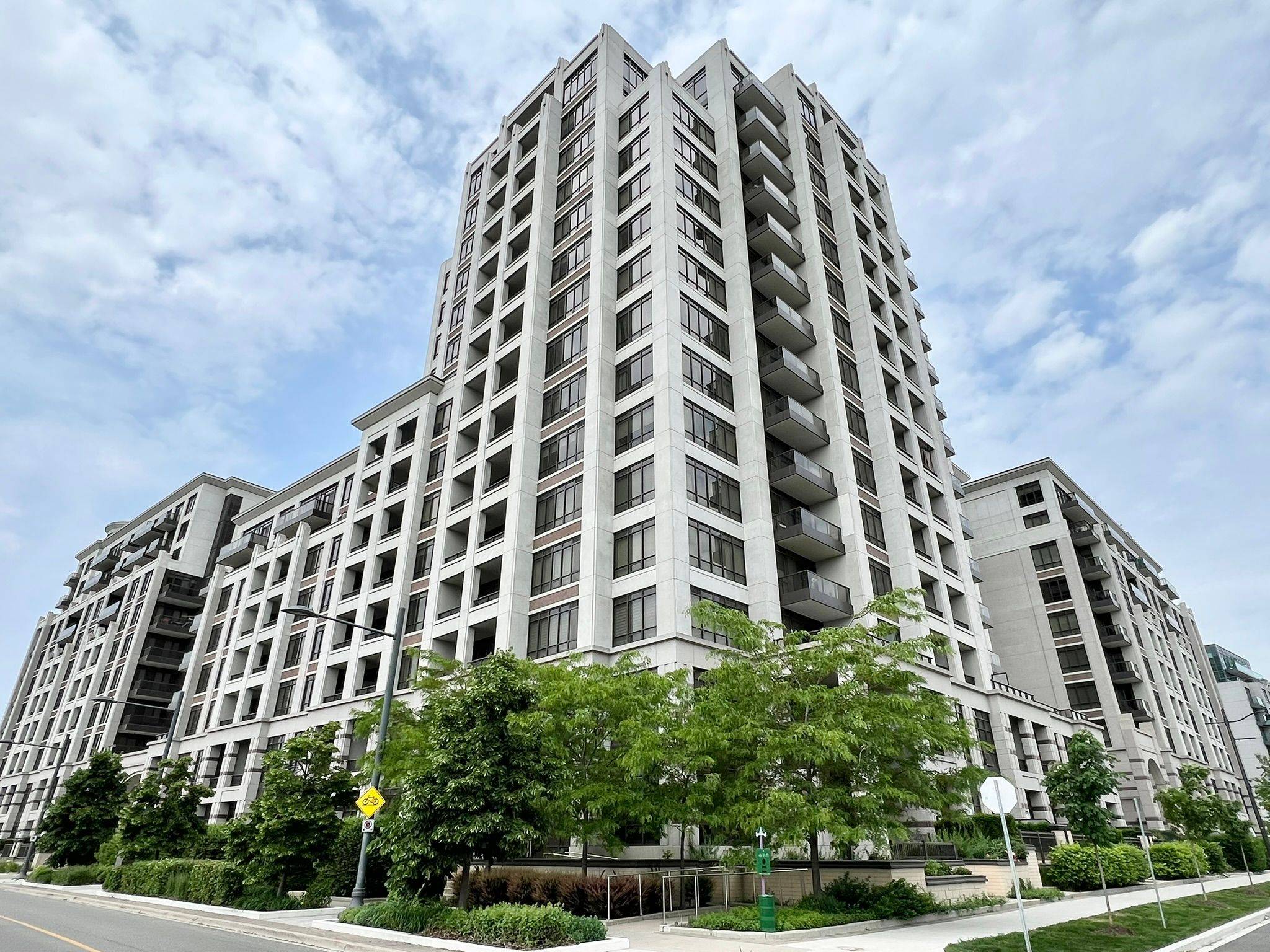 38 Cedarland DR #1601, Markham, ON L6G 1C7
